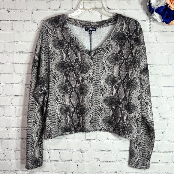 Freshman snakeskin print cropped fuzzy sweater - Picture 1 of 10